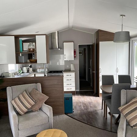 6 Berth Comfy Homely Caravan, Dog Friendly Belton with Browston Екстериор снимка