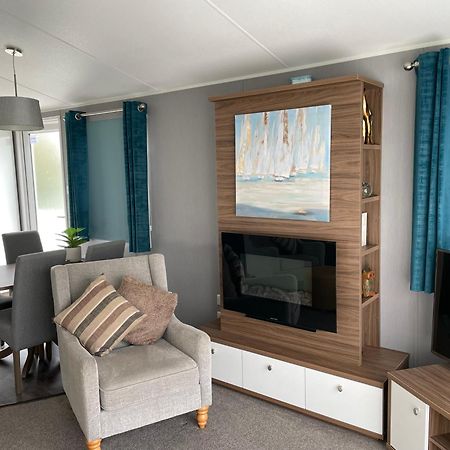 6 Berth Comfy Homely Caravan, Dog Friendly Belton with Browston Екстериор снимка