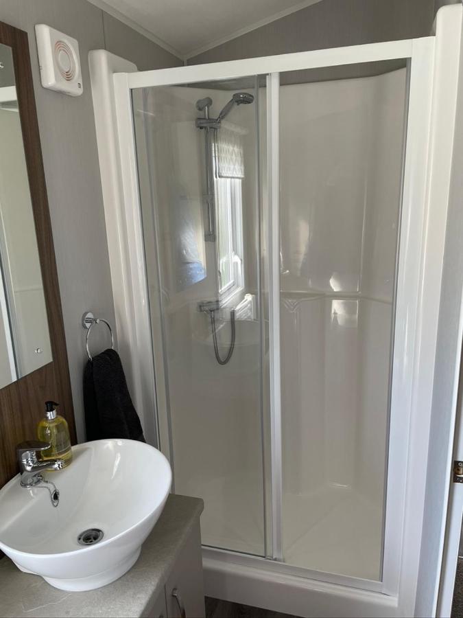 6 Berth Comfy Homely Caravan, Dog Friendly Belton with Browston Екстериор снимка