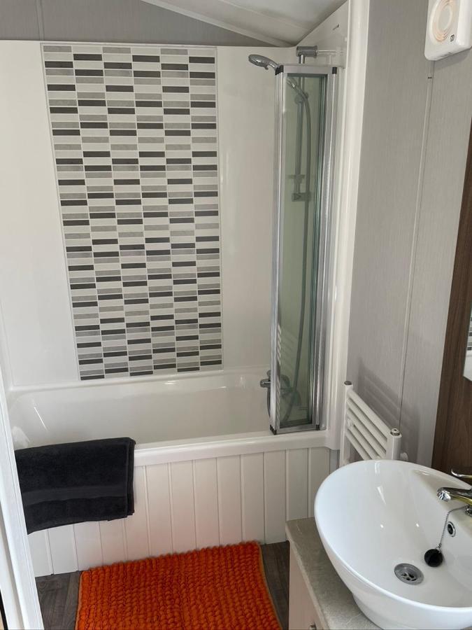 6 Berth Comfy Homely Caravan, Dog Friendly Belton with Browston Екстериор снимка