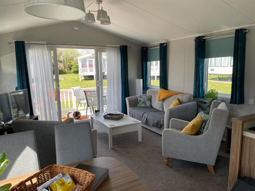 6 Berth Comfy Homely Caravan, Dog Friendly Belton with Browston Екстериор снимка