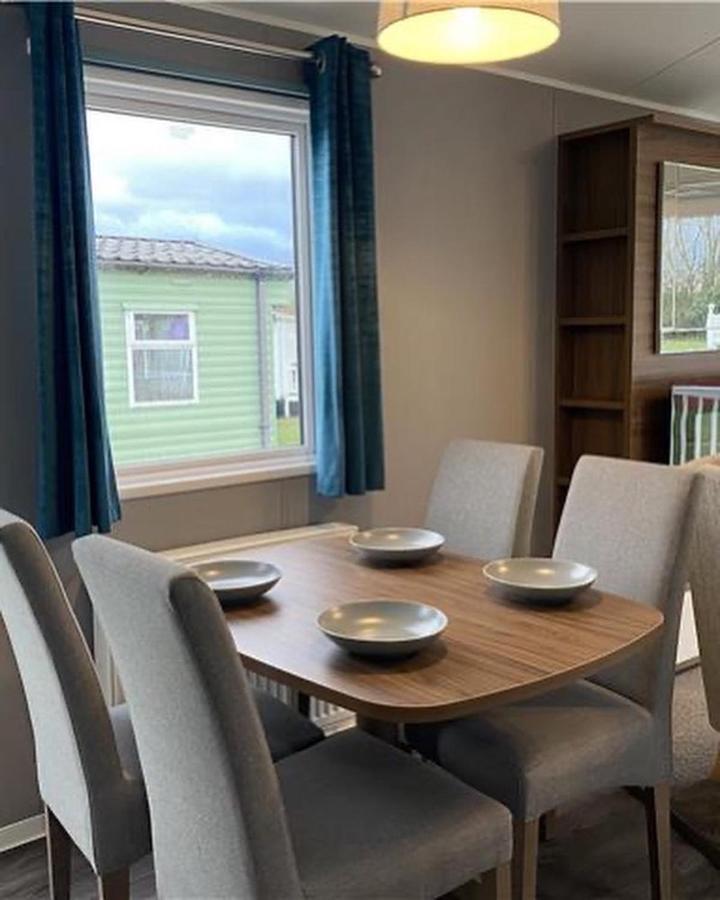 6 Berth Comfy Homely Caravan, Dog Friendly Belton with Browston Екстериор снимка