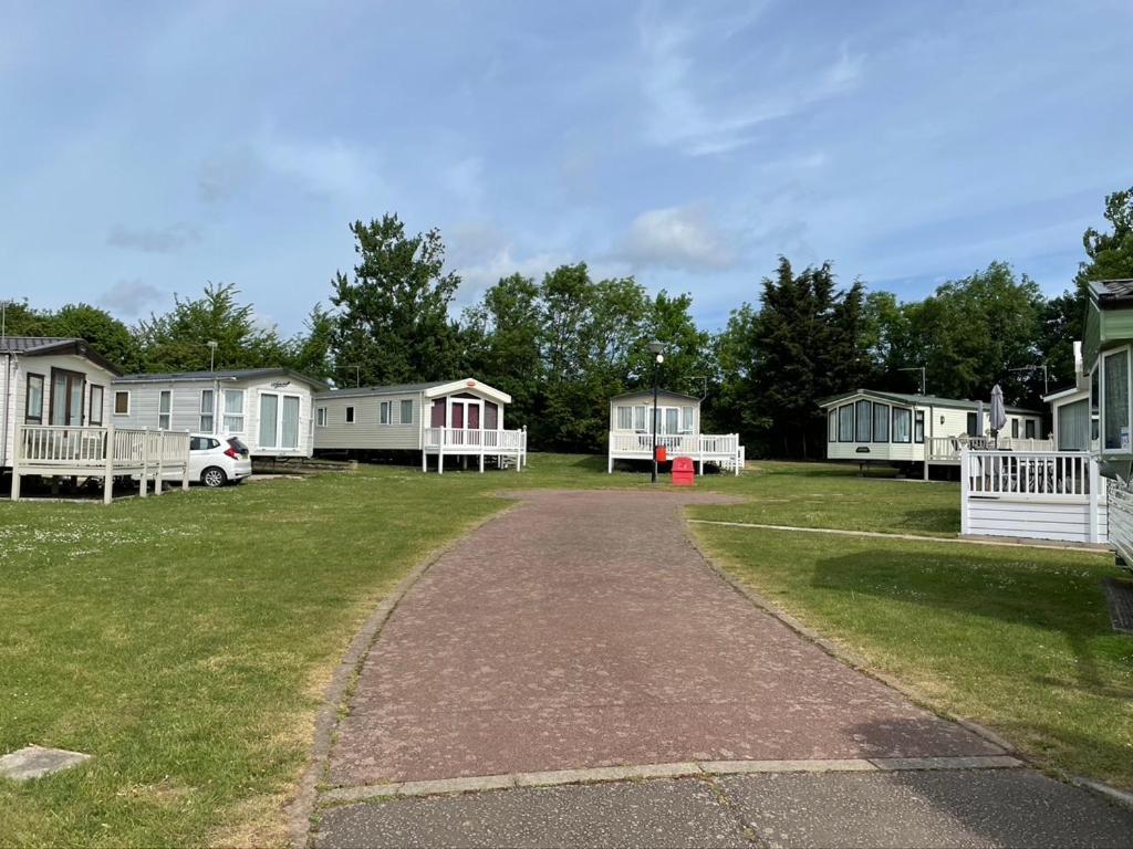 6 Berth Comfy Homely Caravan, Dog Friendly Belton with Browston Екстериор снимка