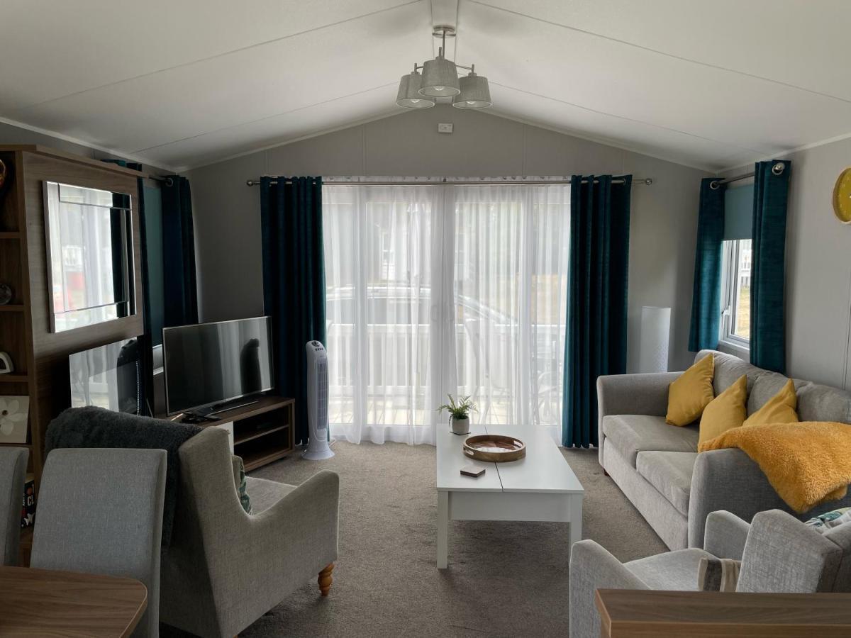 6 Berth Comfy Homely Caravan, Dog Friendly Belton with Browston Екстериор снимка
