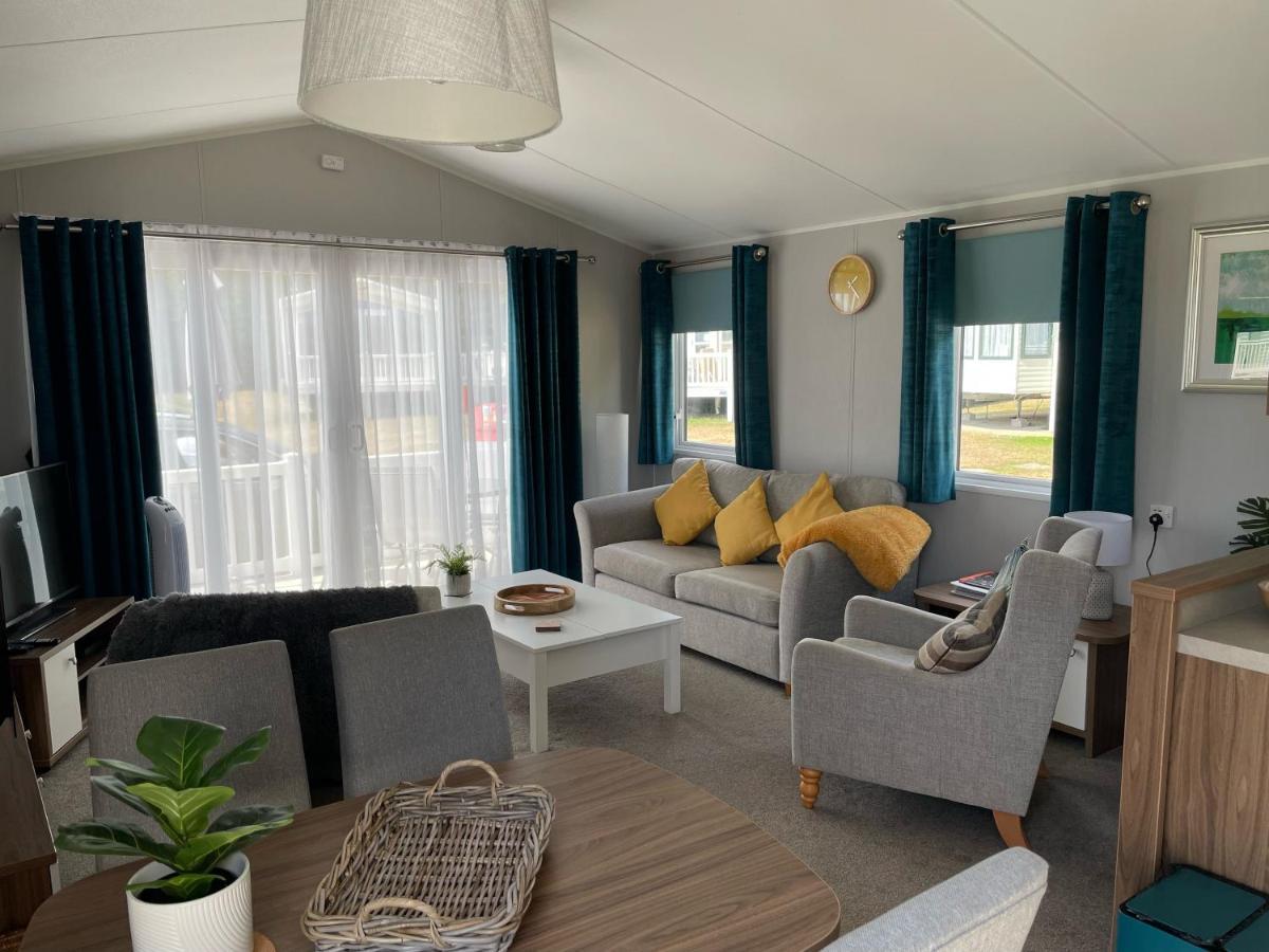 6 Berth Comfy Homely Caravan, Dog Friendly Belton with Browston Екстериор снимка